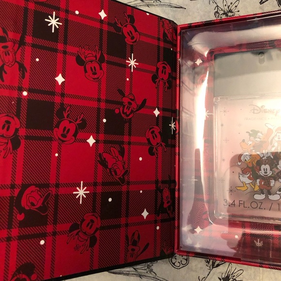 Disney Torrid Mickey and Friends Holiday - Picture 4 of 5